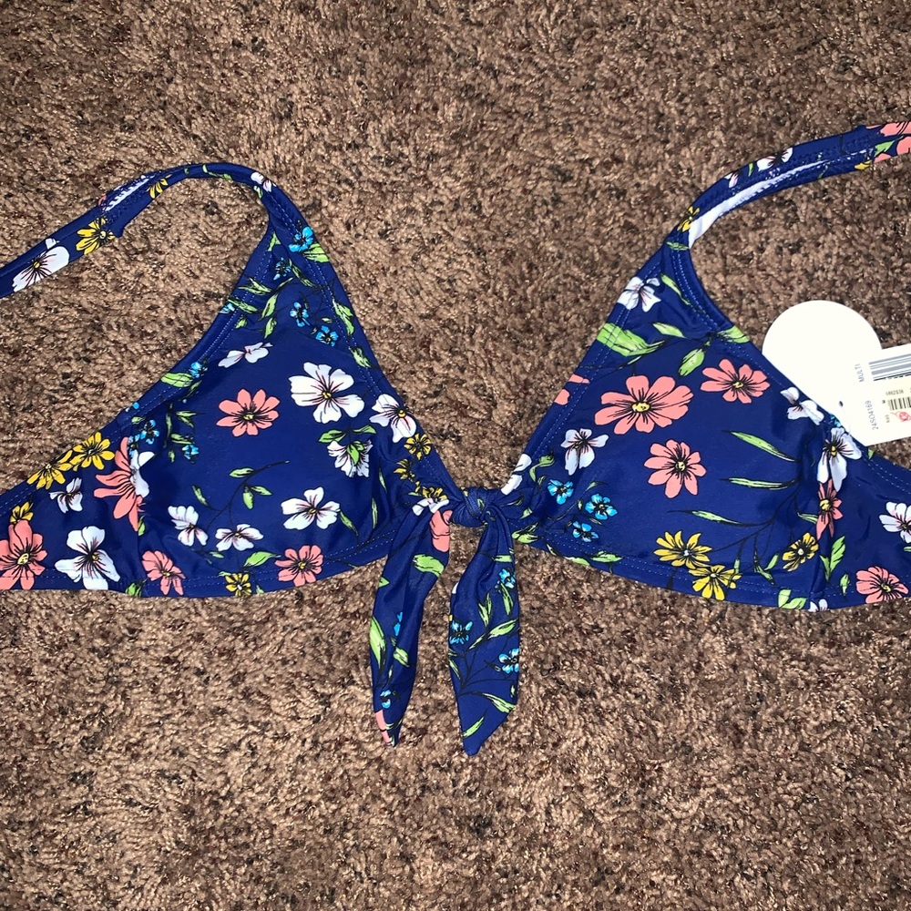 Swimsuit top (new with tags)